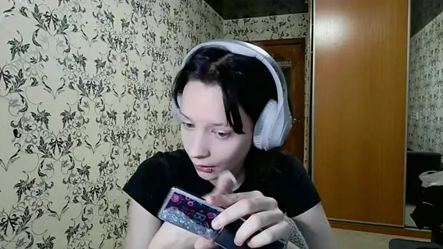 LxayBloom online show from March 23, 1:48 pm