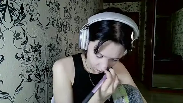 LxayBloom online show from March 25, 7:03 am