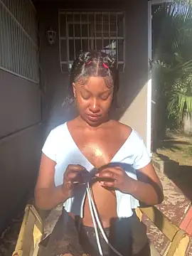 Snapshot of Creamy_bitchxxx chatting on June 13, 12:47 pm Creamy bitchxxx online show from June 13, 12:47 pm