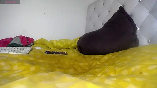 Snapshot of Esmeraldita788 chatting on February 1, 9:24 pm Esmeraldita788 online show from February 1, 9:24 pm