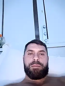 Snapshot of darom85 chatting on January 7, 8:33 pm darom85 online show from January 7, 8:33 pm