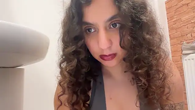 Snapshot of fayfay21@xh chatting on February 11, 7:19 pm fayfay21xh online show from February 11, 7:19 pm