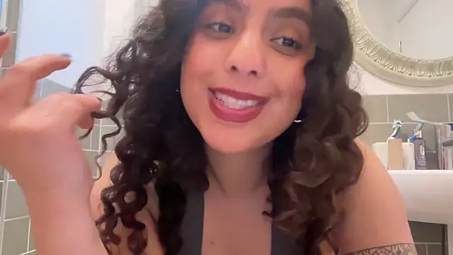 Snapshot of fayfay21@xh chatting on February 12, 4:46 pm fayfay21xh online show from February 12, 4:46 pm