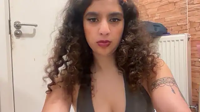 Snapshot of fayfay21@xh chatting on February 24, 6:17 pm fayfay21xh online show from February 24, 6:17 pm