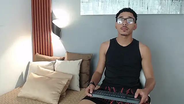 Snapshot of Julian_Dark_ chatting on February 13, 4:19 am Julian Dark online show from February 13, 4:19 am