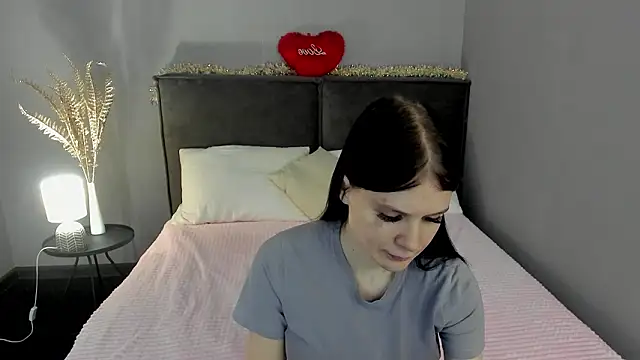 Snapshot of SkinyJoys chatting on February 27, 1:38 am SkinyJoys online show from February 27, 1:38 am