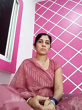 Snapshot of Hot_ree85 chatting on February 6, 5:23 am Hot ree85 online show from February 6, 5:23 am