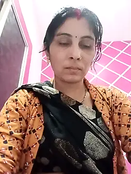 Snapshot of Hot_ree85 chatting on February 16, 5:36 am Hot ree85 online show from February 16, 5:36 am