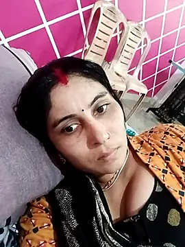 Snapshot of Hot_ree85 chatting on February 23, 8:33 am Hot ree85 online show from February 23, 8:33 am