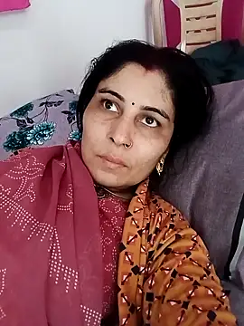 Snapshot of Hot_ree85 chatting on February 25, 4:11 am Hot ree85 online show from February 25, 4:11 am