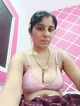 Snapshot of Hot_ree85 chatting on June 20, 10:51 am Hot ree85 online show from June 20, 10:51 am