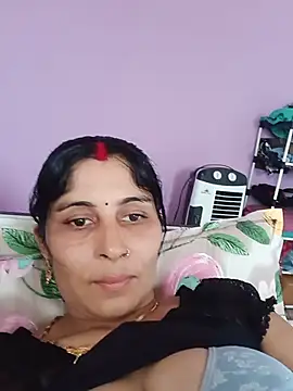 Snapshot of Hot_ree85 chatting on July 23, 7:17 am Hot ree85 online show from July 23, 7:17 am