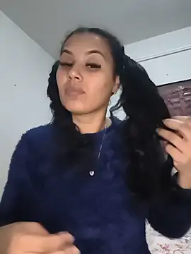 Larissinha015 online show from July 17, 1:45 am