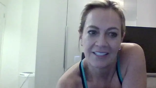 Milfshake227 online show from March 20, 11:20 pm
