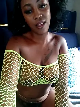 Snapshot of CocoButterxox chatting on April 14, 10:43 am CocoButterxox online show from April 14, 10:43 am