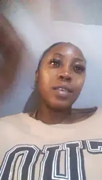 Snapshot of CocoButterxox chatting on April 23, 1:13 pm CocoButterxox online show from April 23, 1:13 pm