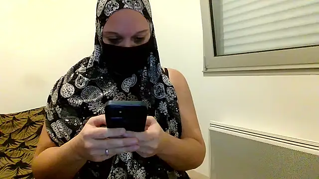 Snapshot of MuslimSexyHot chatting on January 15, 8:01 pm MuslimSexyHot online show from January 15, 8:01 pm