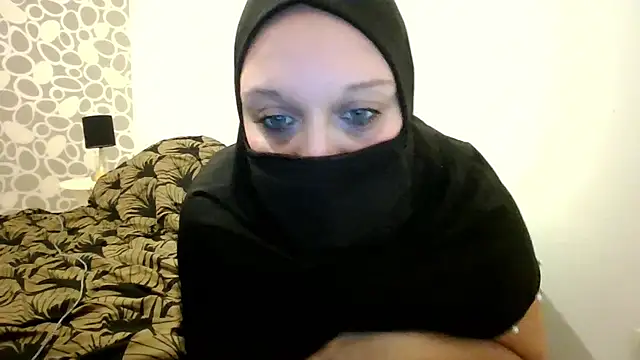 Snapshot of MuslimSexyHot chatting on January 17, 6:33 pm MuslimSexyHot online show from January 17, 6:33 pm