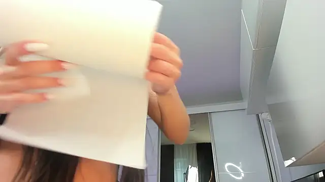 Ivy Bellee online show from April 11, 5:01 am