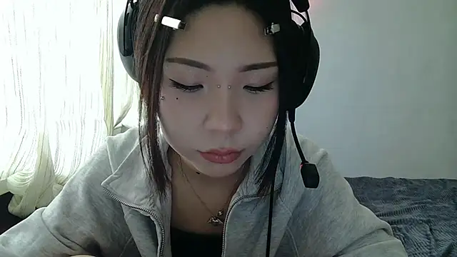 AprilOnilll online show from January 12, 8:30 am