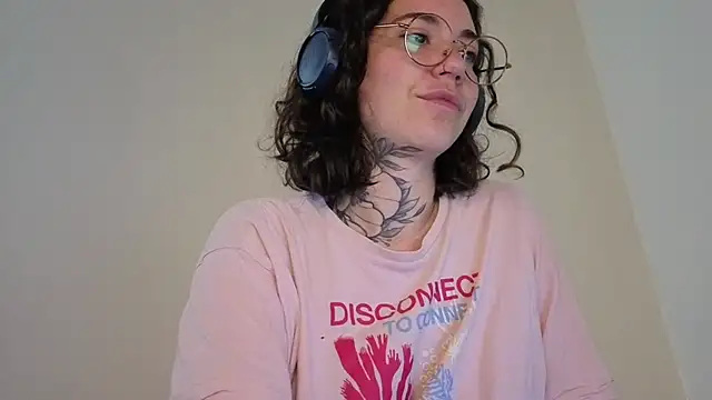 Dirty Pink online show from June 3, 8:17 am