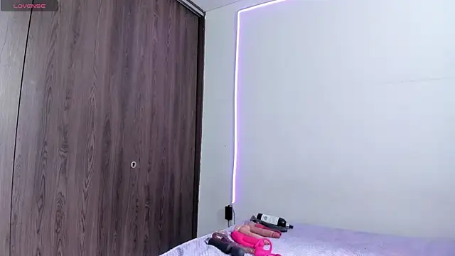 Snapshot of maazikeenx chatting on April 10, 2:11 pm maazikeenx online show from April 10, 2:11 pm