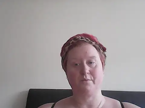 Snapshot of BustyRedxx chatting on May 7, 10:42 am BustyRedxx online show from May 7, 10:42 am