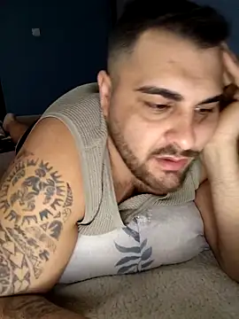 Snapshot of Attila98 chatting on February 3, 8:19 am Attila98 online show from February 3, 8:19 am