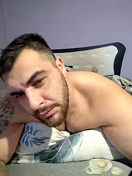 Snapshot of Attila98 chatting on February 11, 7:35 am Attila98 online show from February 11, 7:35 am