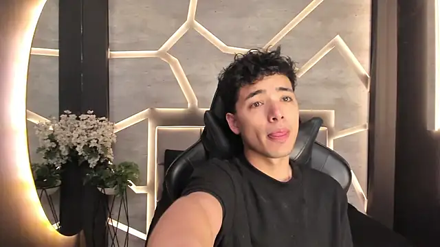 Snapshot of Matt_Wolf_ chatting on January 9, 11:24 am Matt Wolf online show from January 9, 11:24 am