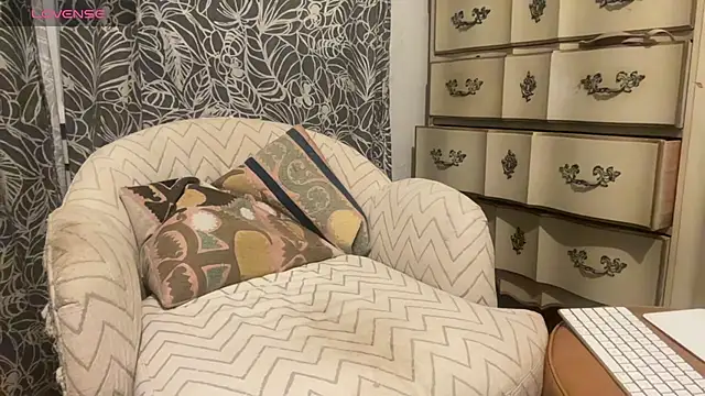 Snapshot of wolverinedream chatting on February 2, 8:35 am wolverinedream online show from February 2, 8:35 am