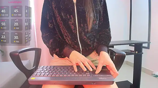 saray reesee online show from January 12, 8:14 pm