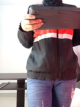 Snapshot of saray_reesee chatting on January 16, 8:02 pm saray reesee online show from January 16, 8:02 pm