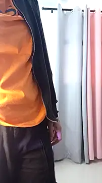 Snapshot of saray_reesee chatting on February 5, 8:02 pm saray reesee online show from February 5, 8:02 pm