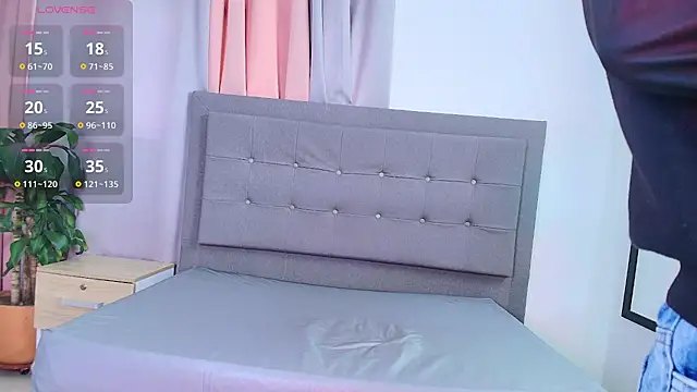 Snapshot of saray_reesee chatting on February 19, 7:54 pm saray reesee online show from February 19, 7:54 pm