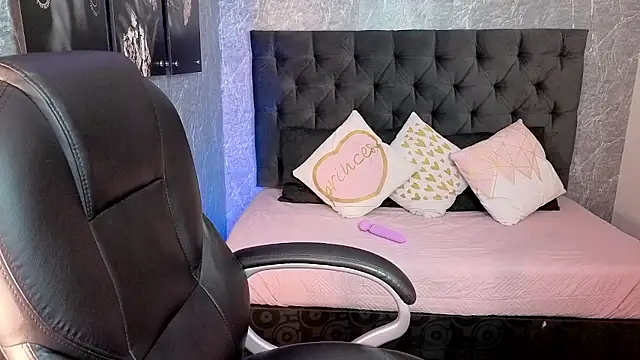 Snapshot of sasha__blaze chatting on January 7, 3:14 pm sasha blaze online show from January 7, 3:14 pm