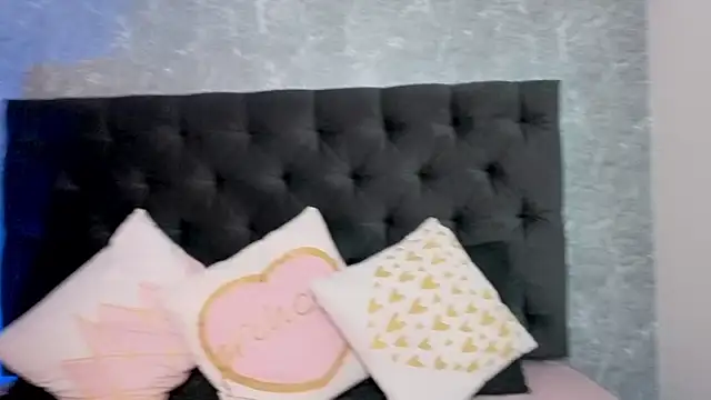 Snapshot of sasha__blaze chatting on January 8, 7:05 pm sasha blaze online show from January 8, 7:05 pm