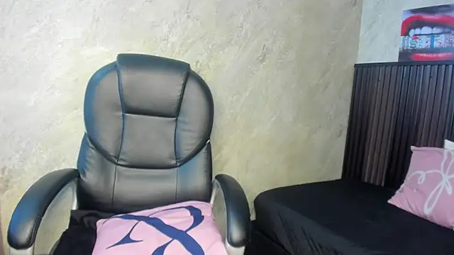 tanisha  lux online show from February 28, 8:32 pm