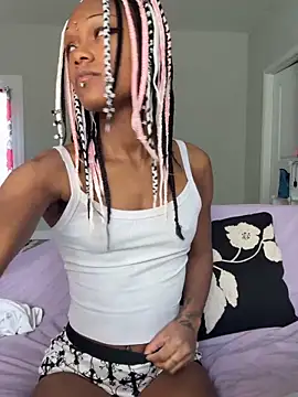 Snapshot of xouniq chatting on February 24, 7:34 pm xouniq online show from February 24, 7:34 pm