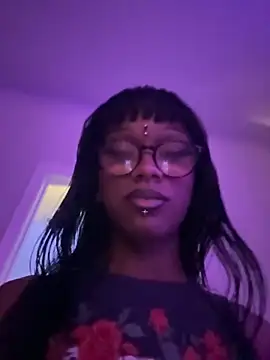 xouniq online show from April 8, 12:10 am