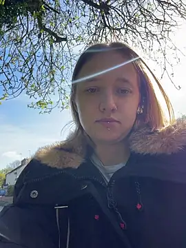 Spatgirl online show from April 21, 2:45 pm