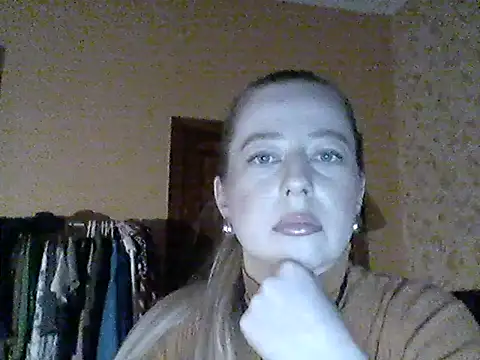 Snapshot of Miralisse chatting on February 28, 10:33 pm Miralisse online show from February 28, 10:33 pm