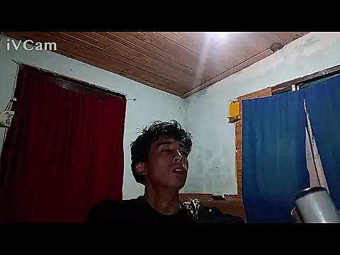 Snapshot of lulubri chatting on August 4, 5:32 am lulubri online show from August 4, 5:32 am