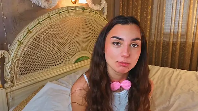 Snapshot of MinnaShummon chatting on January 8, 10:06 am MinnaShummon online show from January 8, 10:06 am