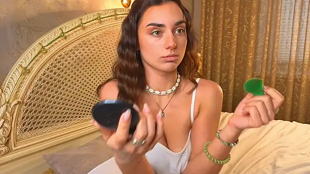 Snapshot of MinnaShummon chatting on January 11, 9:58 am MinnaShummon online show from January 11, 9:58 am