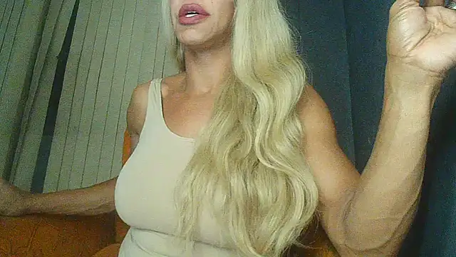 Snapshot of paolla23cm_brasil chatting on June 13, 3:37 am paolla23cm brasil online show from June 13, 3:37 am