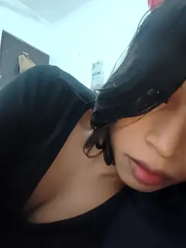 Snapshot of queenofheart02 chatting on January 9, 5:43 am queenofheart02 online show from January 9, 5:43 am