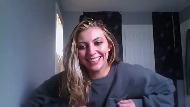 KellyKardashian online show from April 18, 6:34 pm