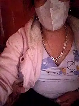 Snapshot of zinza-00 chatting on January 11, 3:22 am zinza-00 online show from January 11, 3:22 am