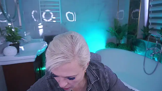 CrystalVibe online show from April 15, 5:47 am